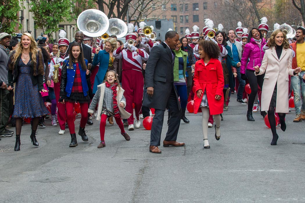 Scene of a parade from the 2014 movie Annie. 