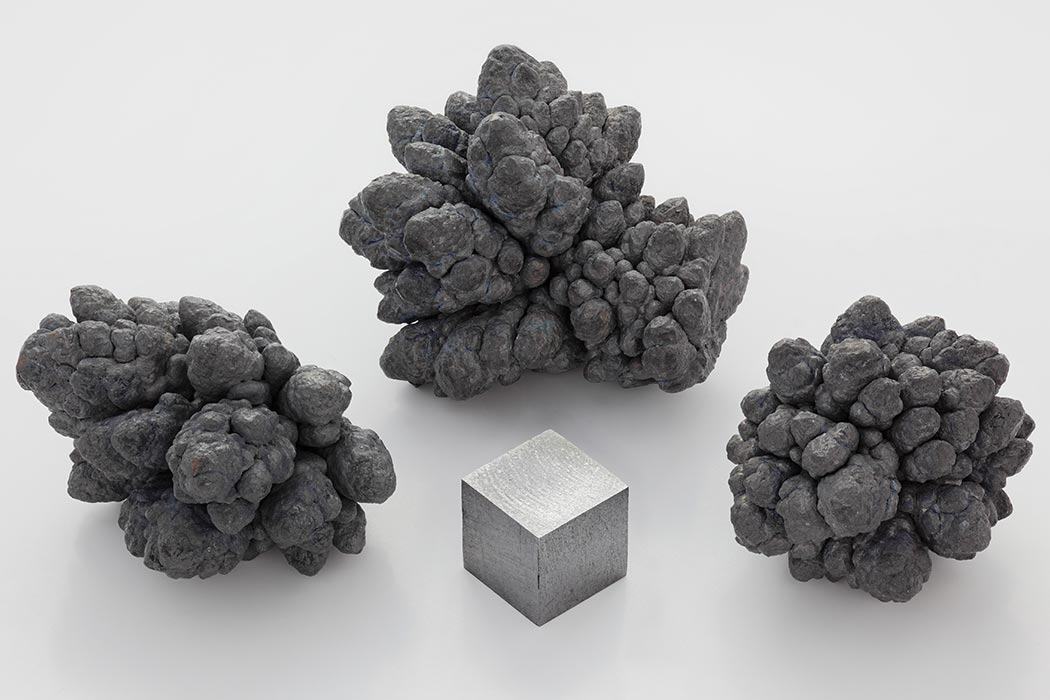 Electrolytically refined pure (99.989 %) superficially oxidized lead nodules and a high purity (99.989 %) 1 cm3 lead cube for comparison.