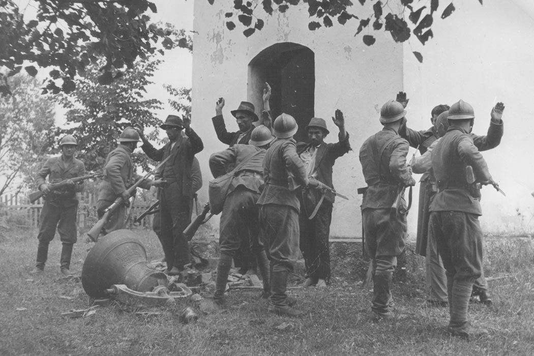Persecution of Gypsies in occupied Yugoslavia [Public domain], via Wikimedia Commons