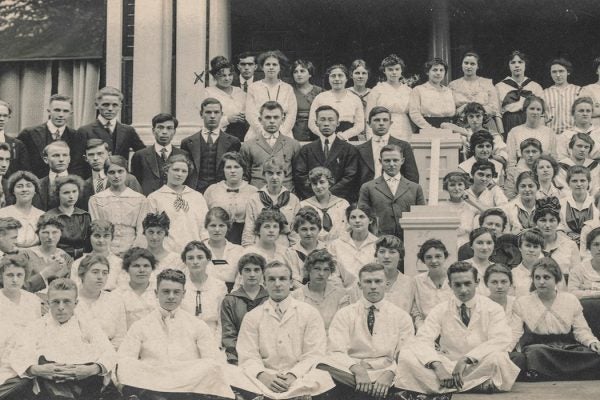 A group of Oberlin College students in the early twentieth-century