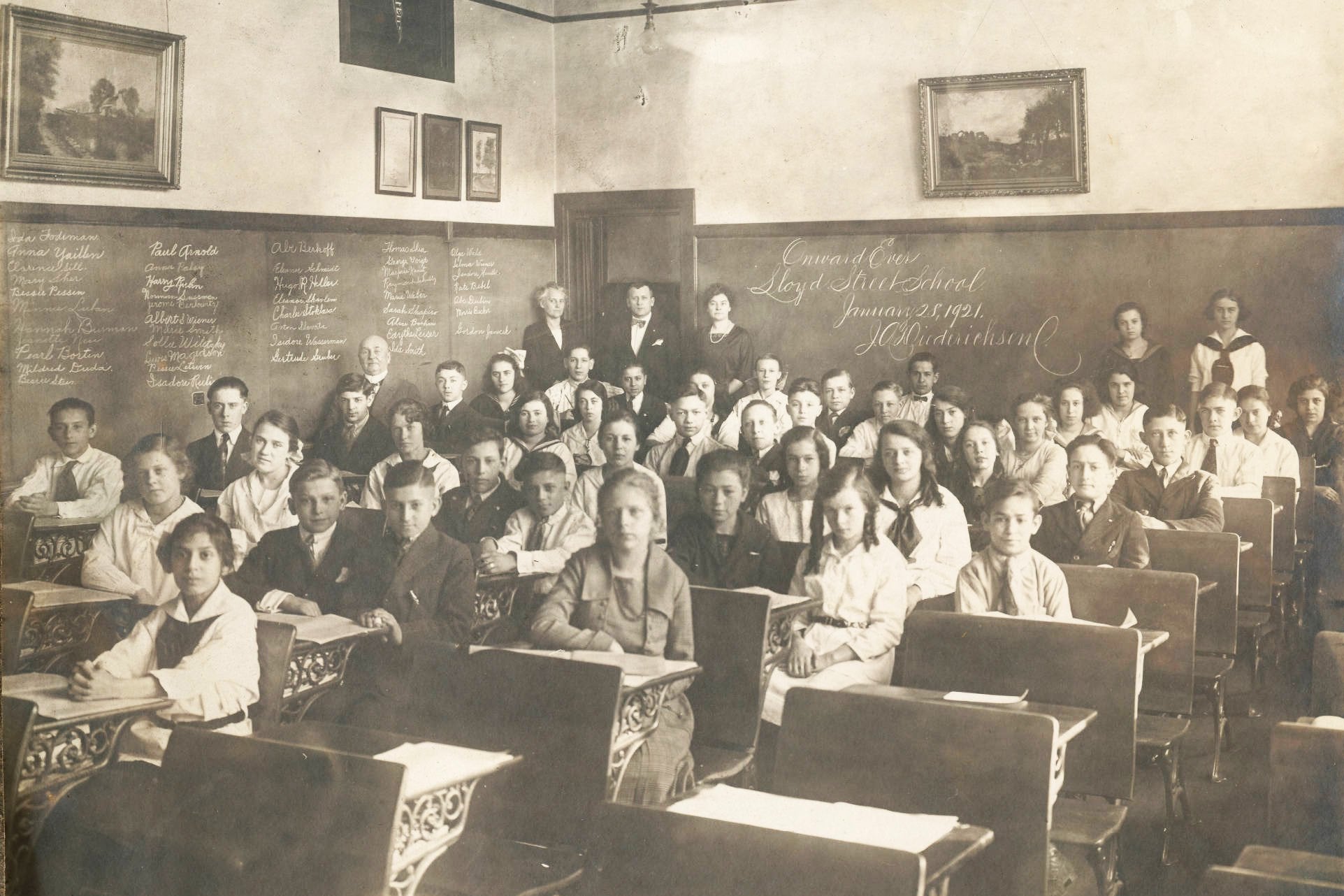 History teacher school ответы. Немецкая школа 1920. Б. административная (классическая) школа (1920–1950 фото. Women Schools in 1920. Teacher 1920.