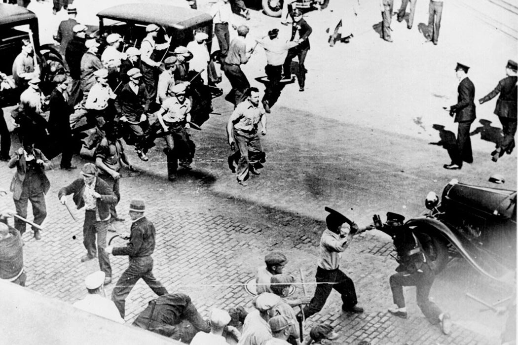 Strikers fight police in Minneapolis, c. 1934