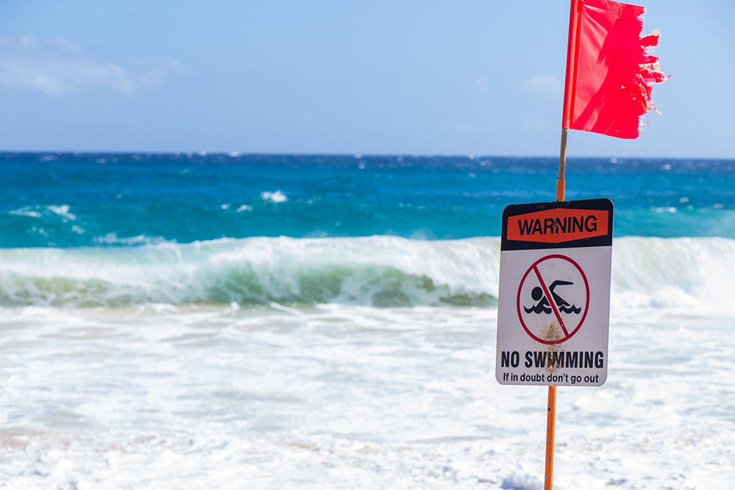 Warning no swimming sign, Sandy beach, Oahu, Hawaii