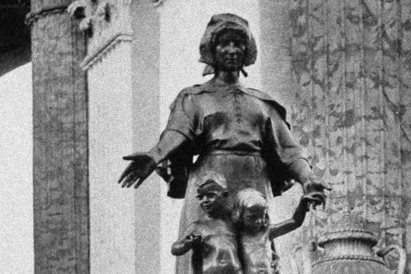 Pioneer Mother sculpture
