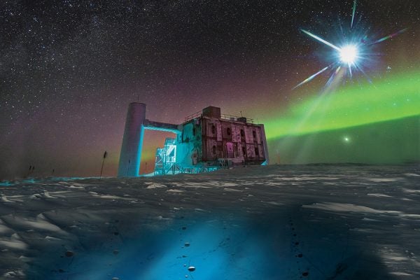 Neutrino Antarctica