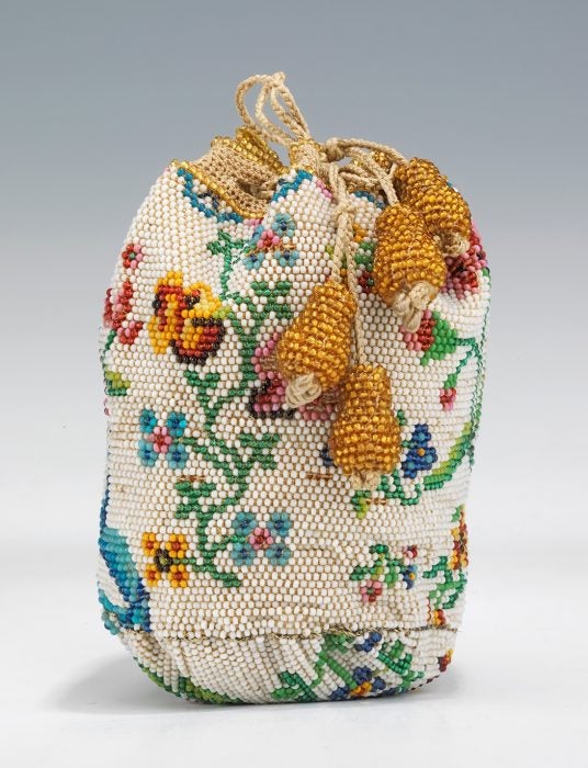 A European beaded coin purse, 1780–1810 (Artstor)