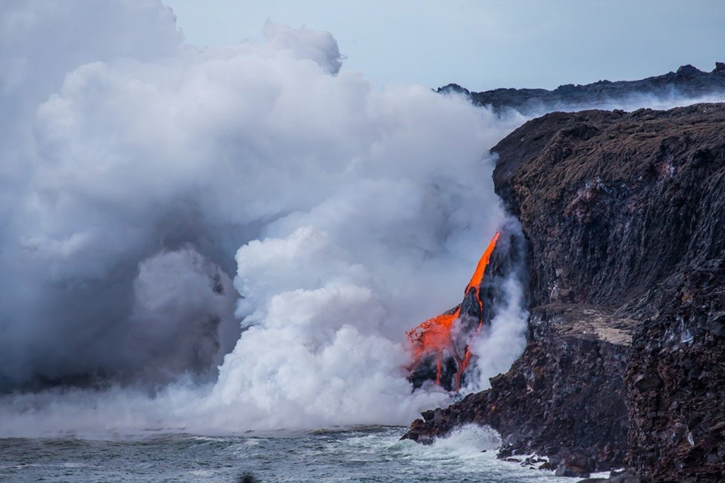 A new lava stream cascades into the ocean at the former lava delta site in Hawai‘i Volcanoes National Park.