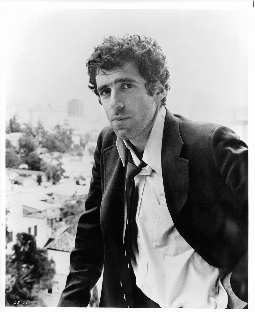 Elliott Gould standing with city in the background in a scene from the film 'The Long Goodbye', 1973. (Photo by United Artists/Getty Images)