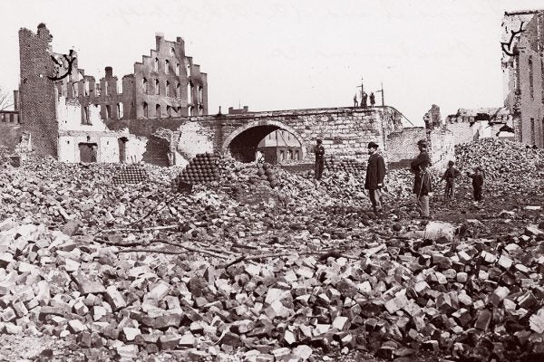 Ruins at end of Richmond and Petersburg Railroad Bridge, Richmond, between 1861 and 1865