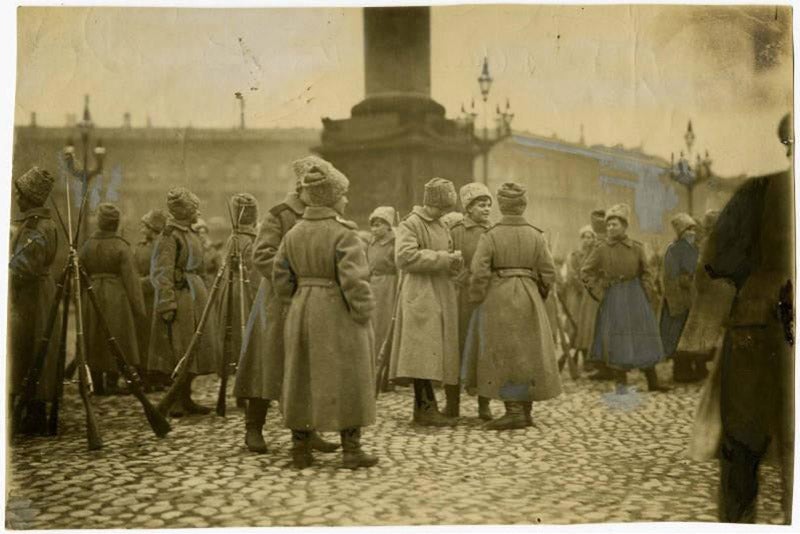 Women soldiers in their last stand before the Winter Palace