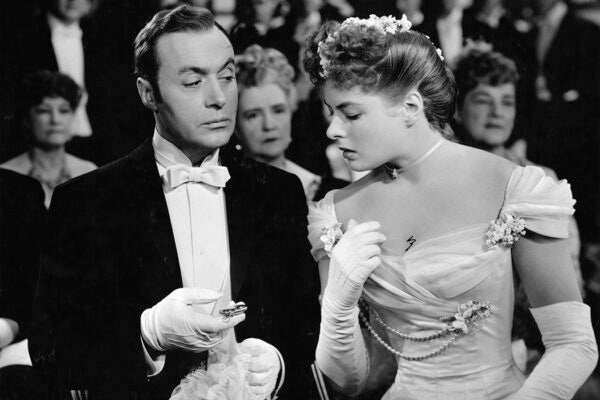 Charles Boyer showing pocket watch to Ingrid Bergman in a scene from the film 'Gaslight', 1944