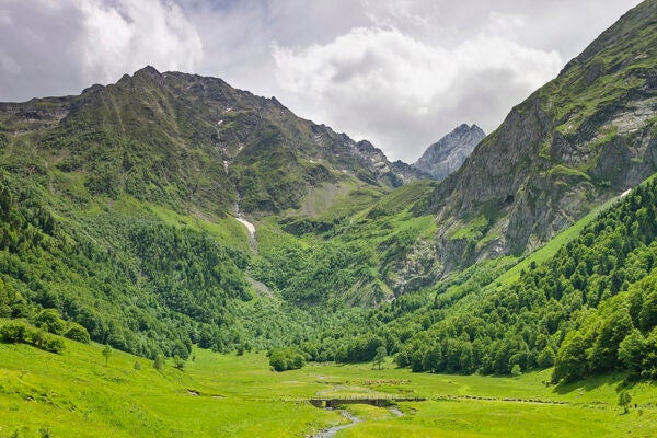 Hiking route through the Catalan Pyrenees