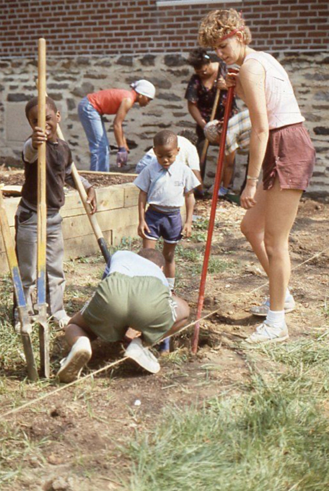 Bartram Village neighbors collaboration with Philadelphia Green and the Philadelphia Housing Authority, ca. 1985