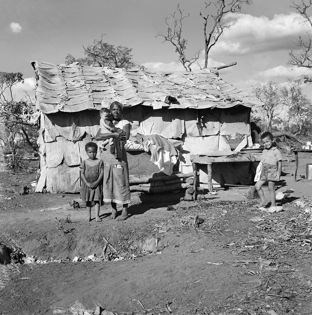 Housing in Sacolândia, on the outskirts of Brasília, 1958