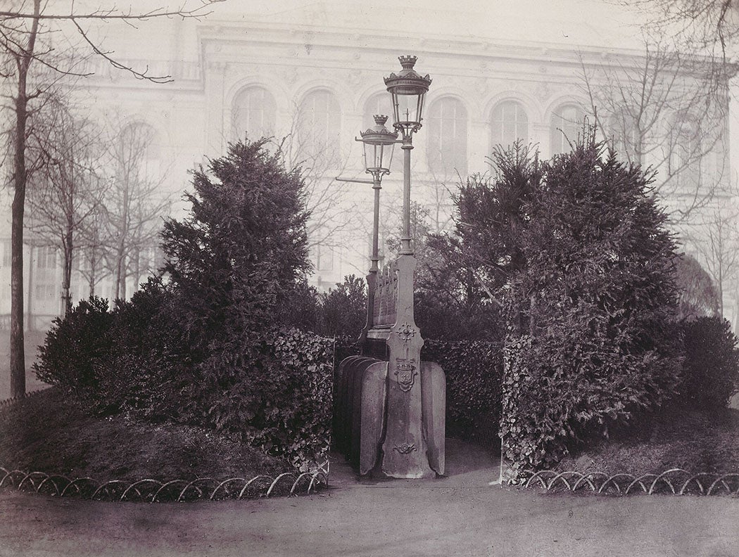 Eight-stall urinal, cast iron and slate with shrubbery screen, Champs-Élysées Gardens, in front of the Palais de l'Industrie, 8th arrondissement, Paris, circa 1873