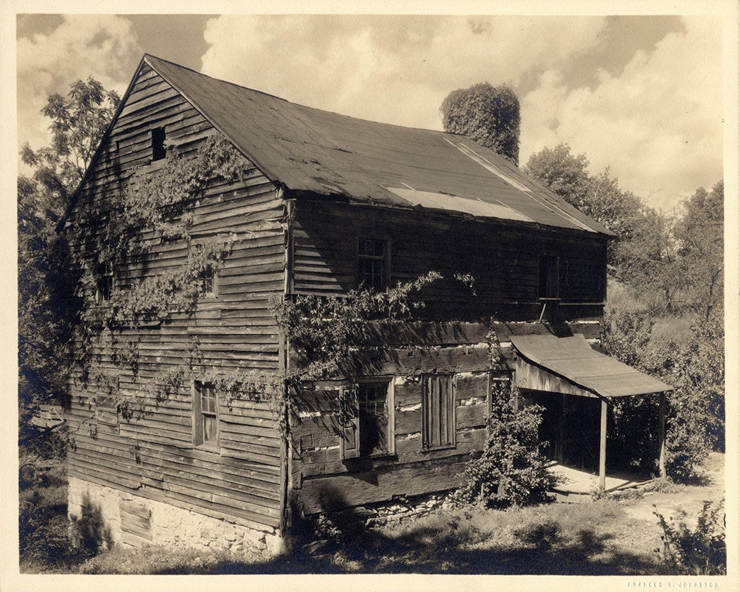 Garst Log Fort, Roanoke, Virginia, ca. 1929-1935. Click on the image to take a closer look.